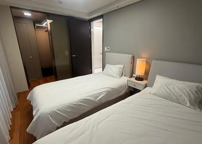 강남 서초 3 2룸 침대 3개 퀸1 싱글 2 패밀리스위트 풀옵션 Km House